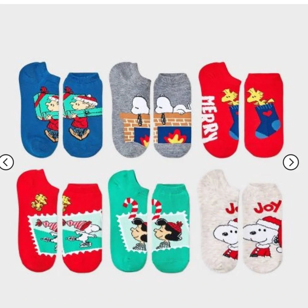 Women’s Peanuts 6pk Socks in Holiday Crackers